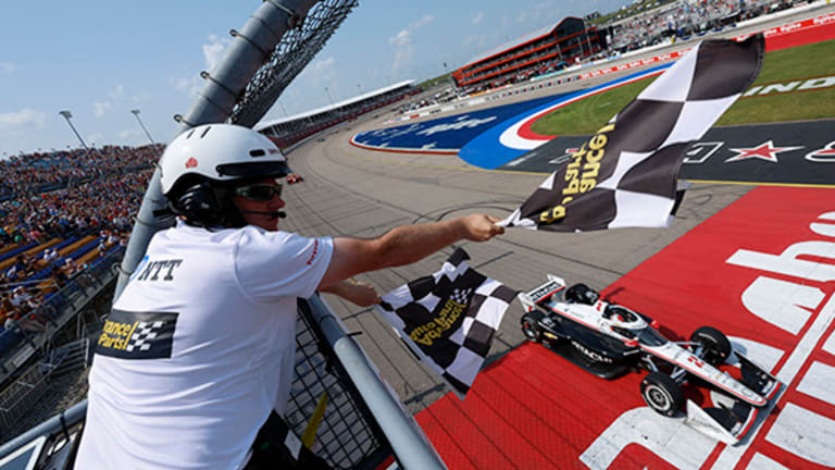 Newgarden continues to rule ovals with dominant Iowa victory (plus stats, VIDEOS)